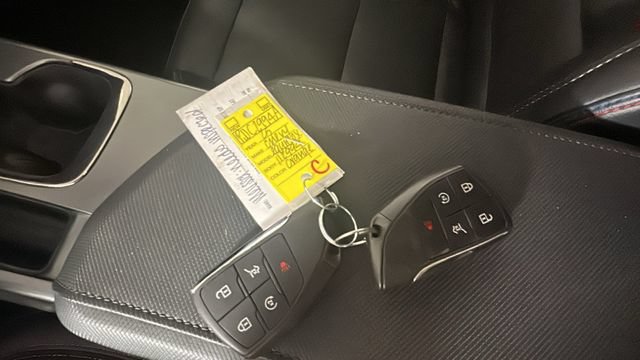 Used 2025 Chevrolet Equinox EV RS FWD image 24