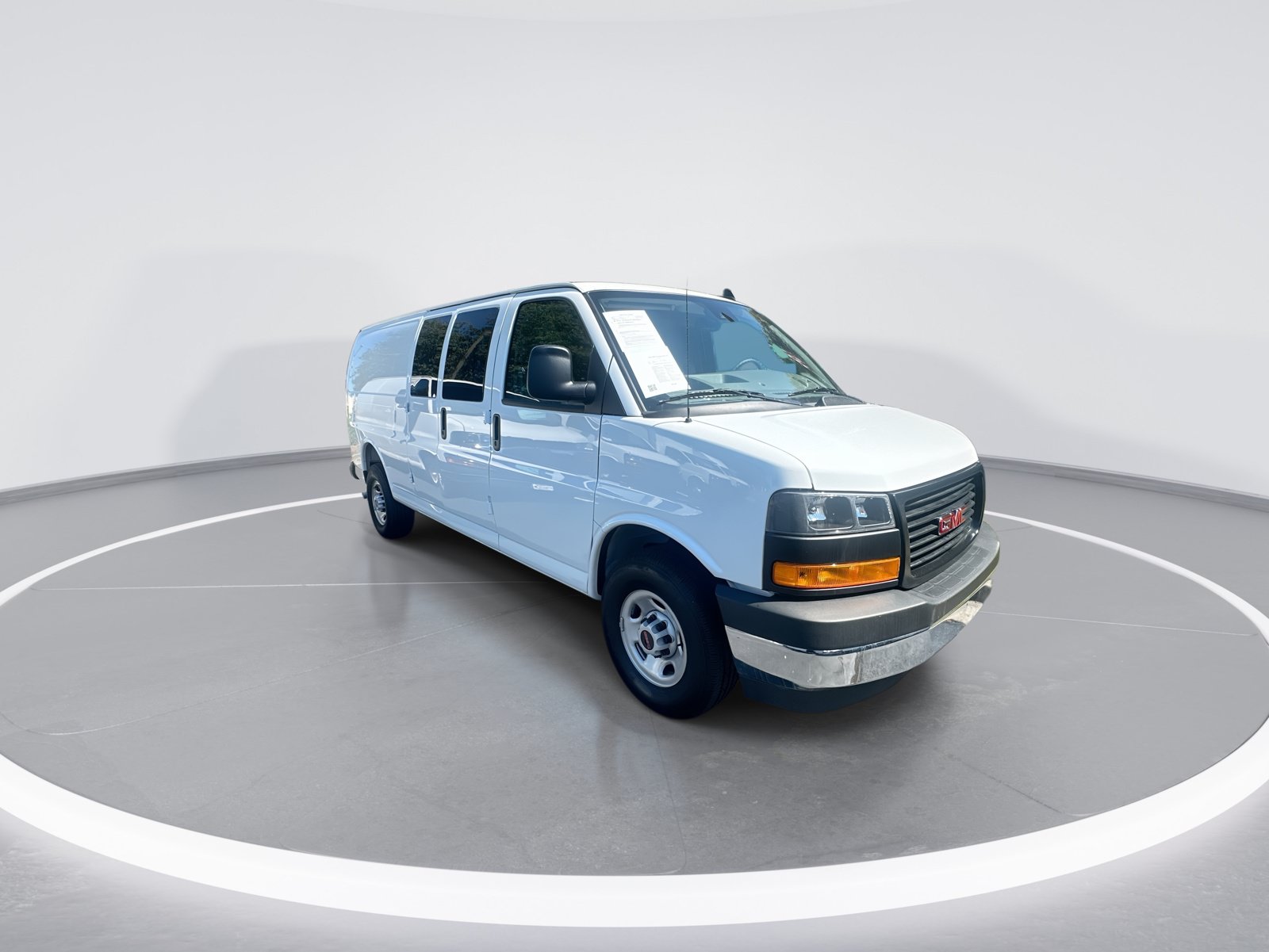 Used 2025 GMC Savana 3500 Extended w/ Driver Convenience Package RWD image 2