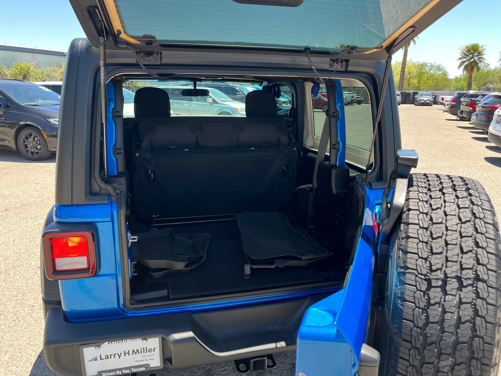 Used 2023 Jeep Wrangler Sport AWD/4WD image 31