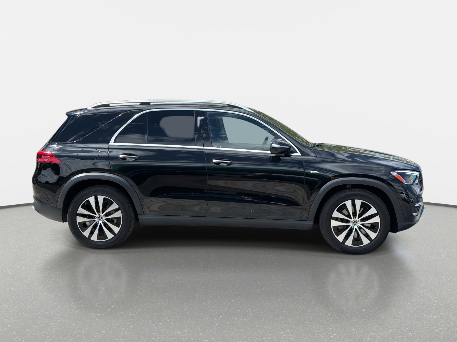 Used 2025 Mercedes-Benz GLE 450e 4MATIC image 2