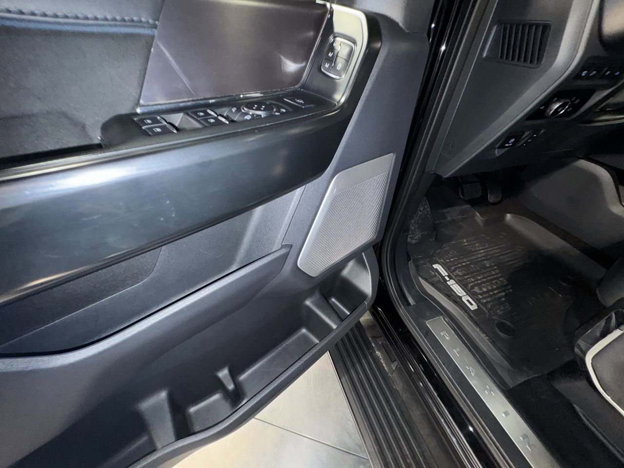 Used 2024 Ford F150 Platinum w/ FX4 Off-Road Package image 21