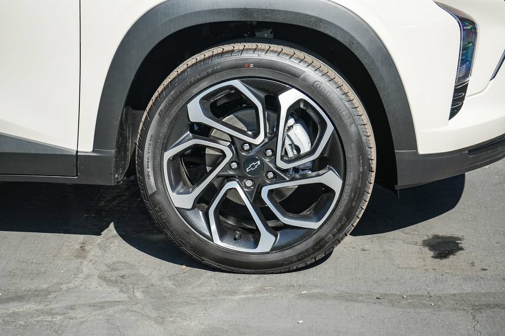 New 2026 Chevrolet Trax RS w/ Sunroof Package FWD image 10