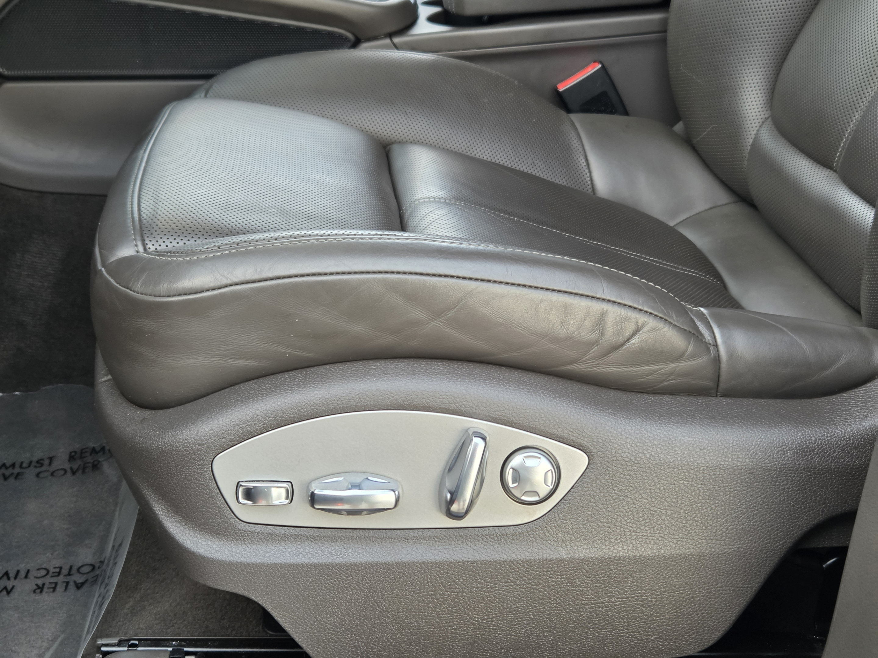 Used 2023 Porsche Macan Turbo AWD/4WD image 19