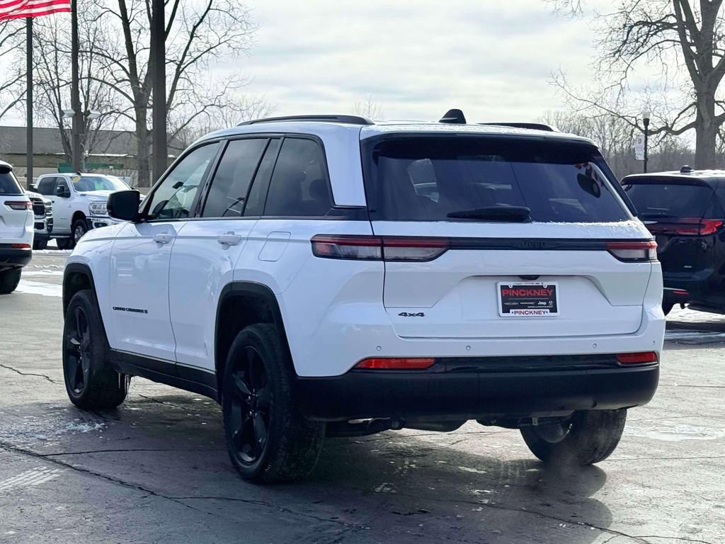 Used 2024 Jeep Grand Cherokee Altitude image 7