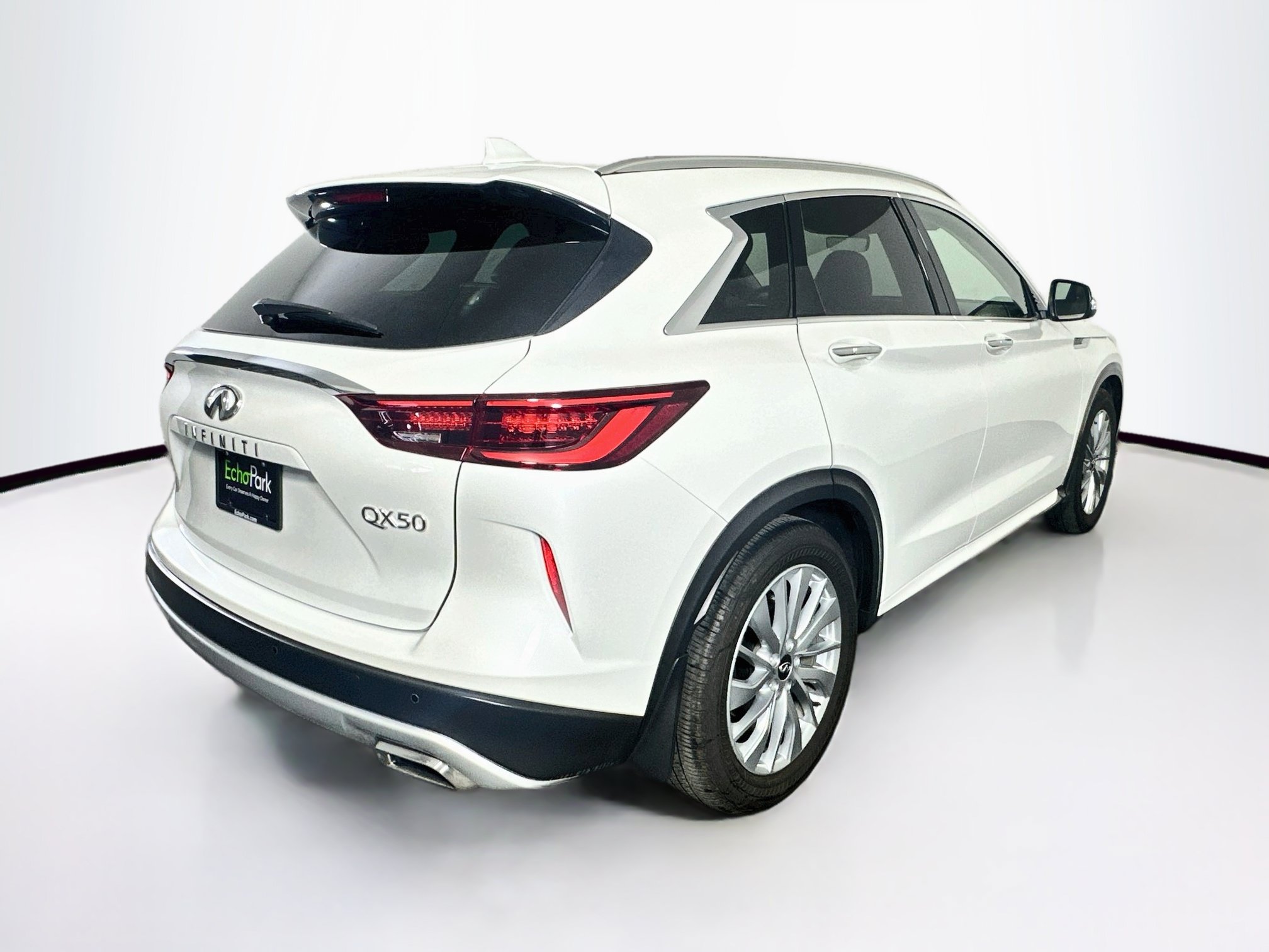 Used 2023 INFINITI QX50 Luxe FWD image 9