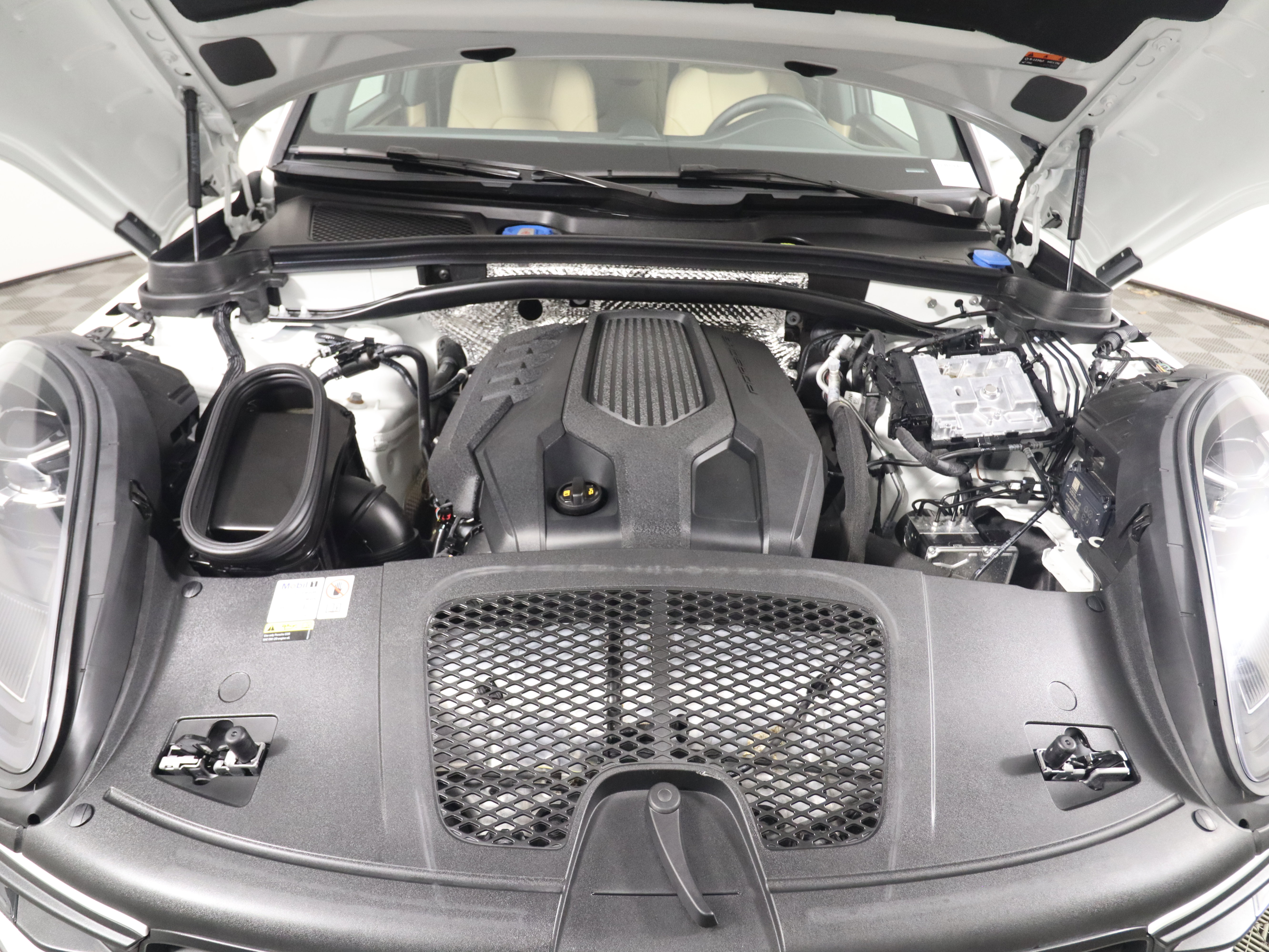 Certified 2023 Porsche Macan image 22