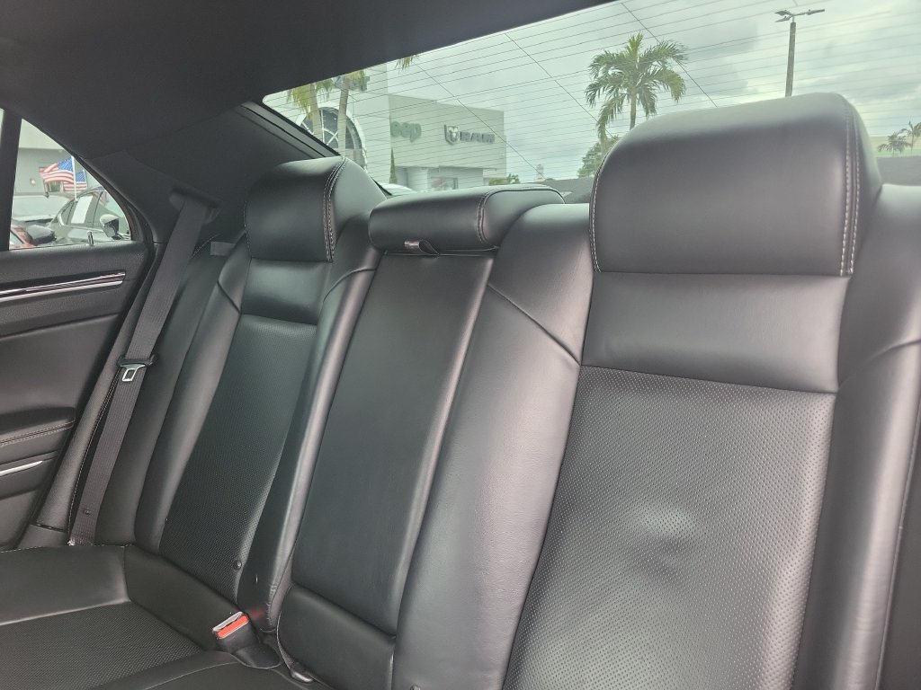 Used 2023 Chrysler 300 S w/ Comfort Group RWD image 14