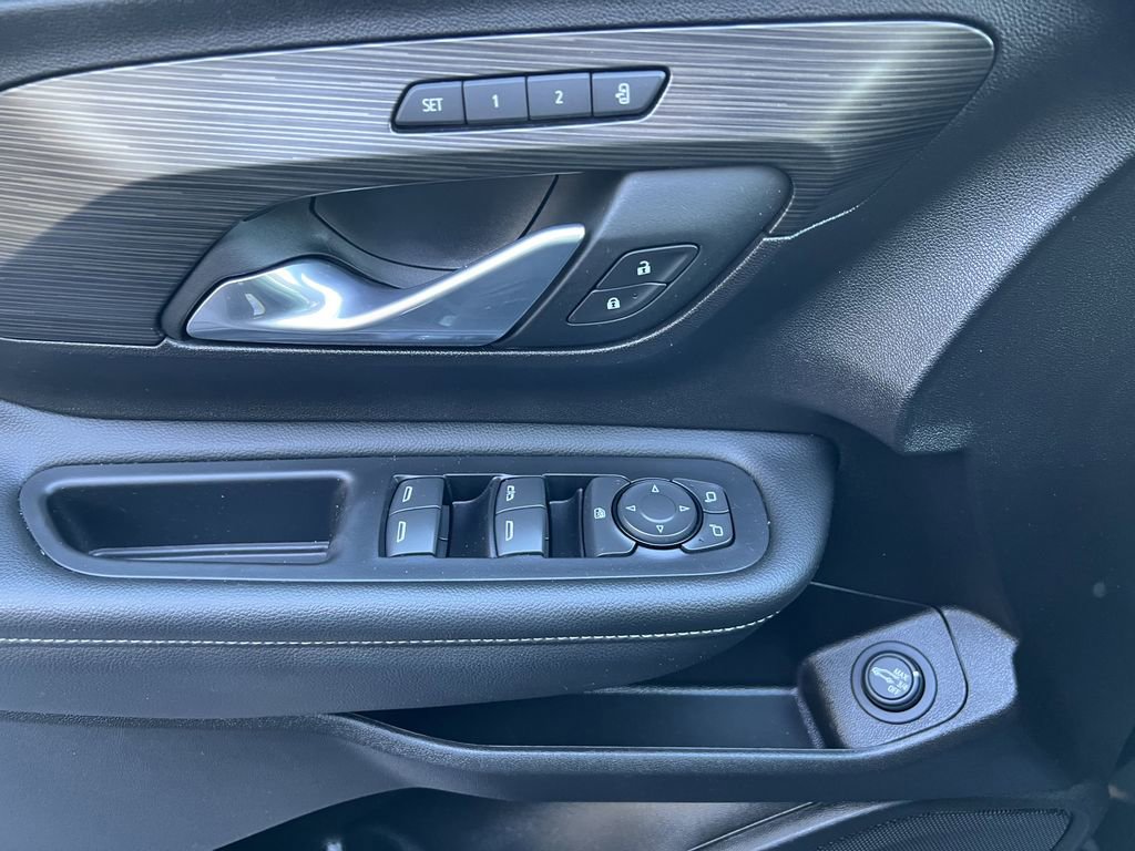 Used 2024 GMC Terrain SLT image 13