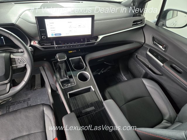 Used 2025 Toyota Sienna XSE w/ XSE Plus Package FWD image 18