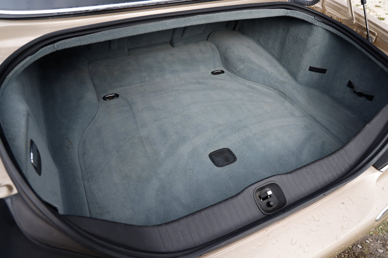 Used 2004 Jaguar XJ8 image 24