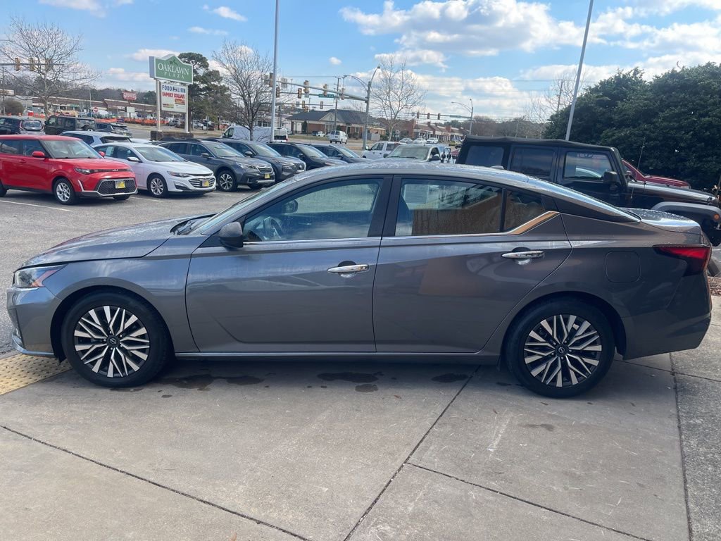 Used 2024 Nissan Altima 2.5 SV image 7