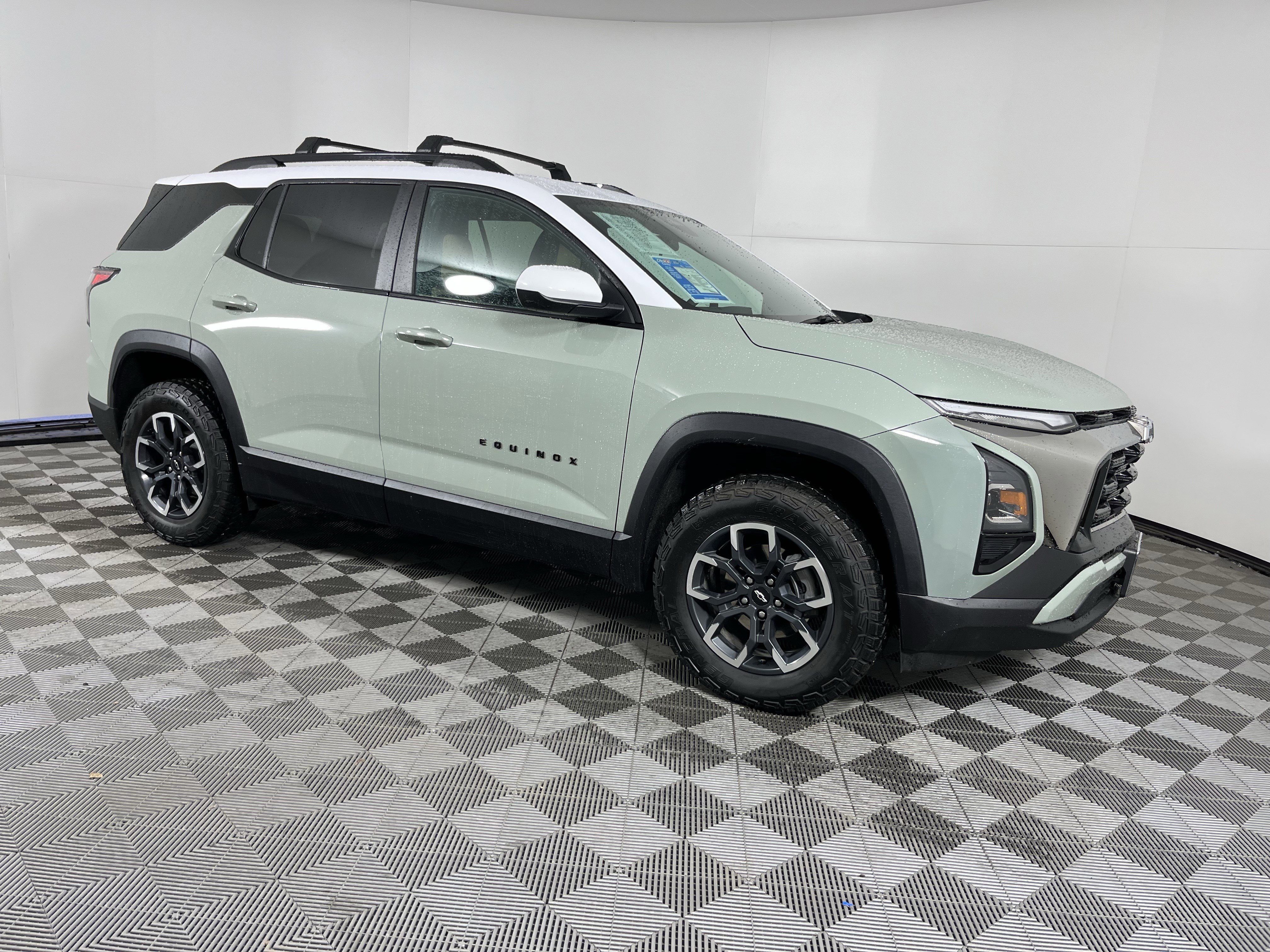 Used 2025 Chevrolet Equinox ACTIV w/ Convenience Package III image 7