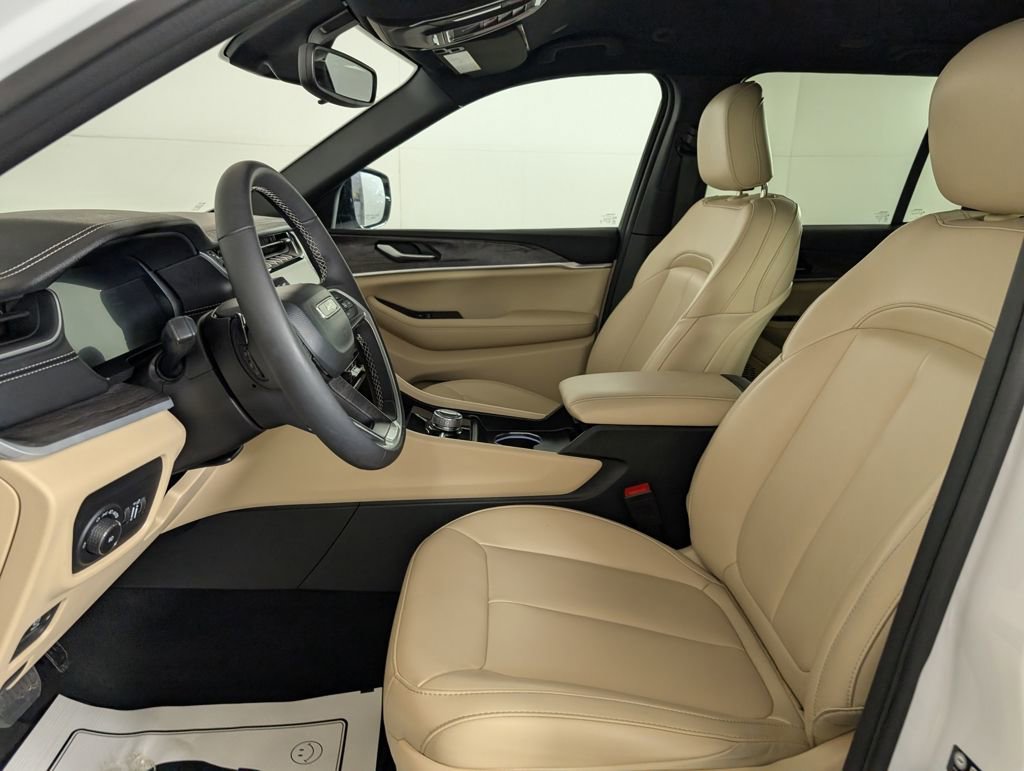 Certified 2024 Jeep Grand Cherokee Limited image 17