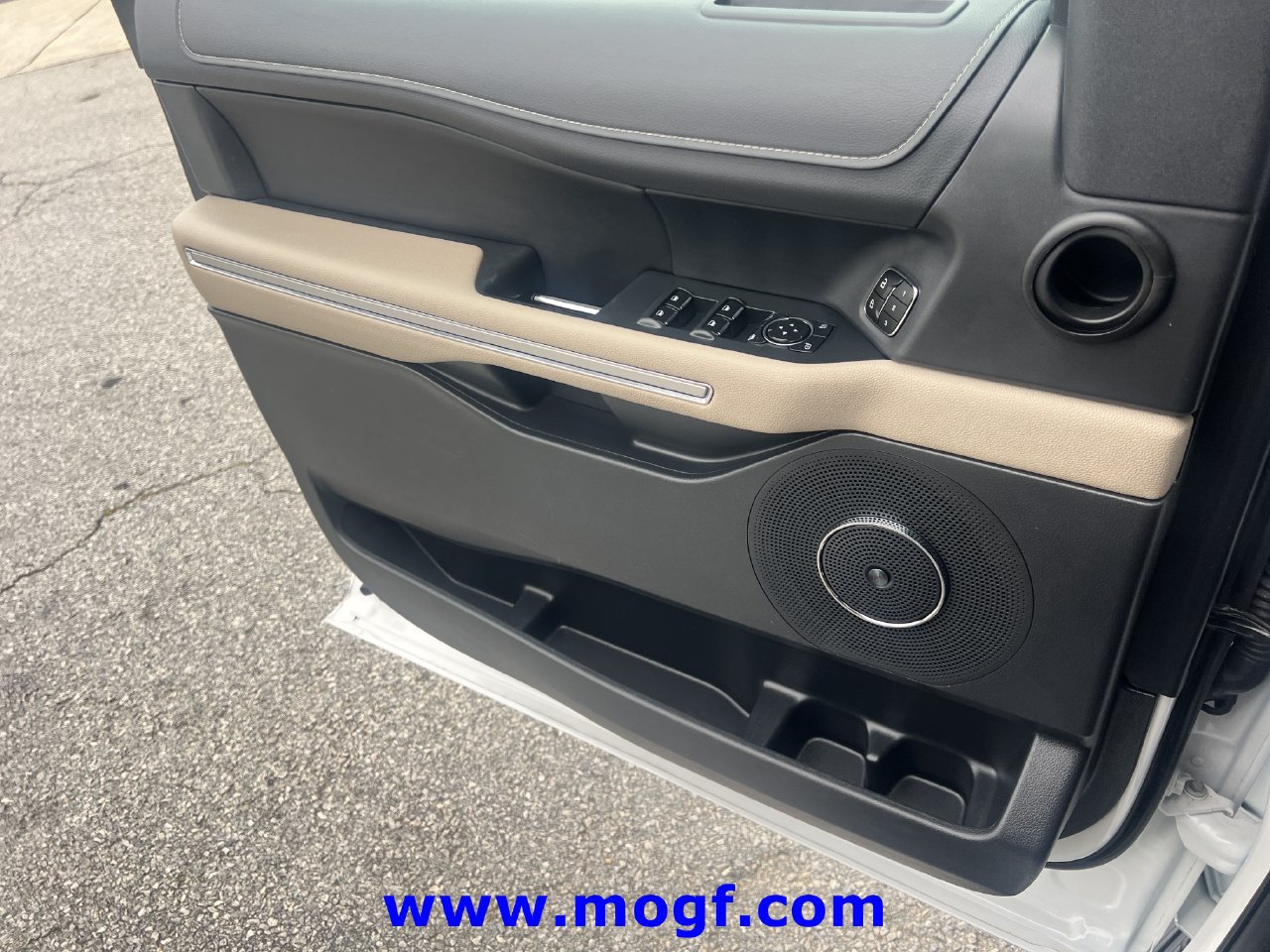 Used 2024 Ford Expedition Limited RWD image 19