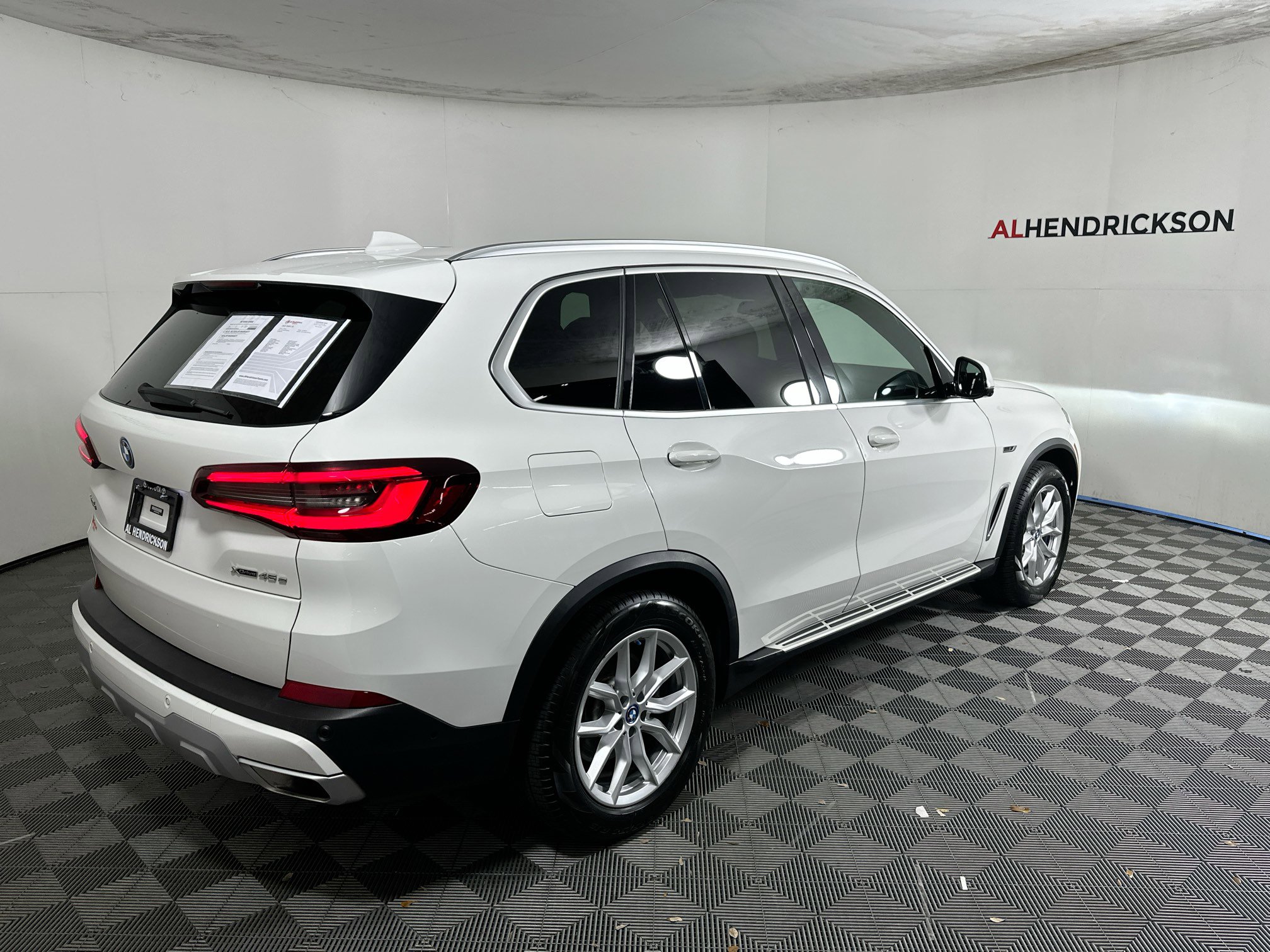 Used 2023 BMW X5 xDrive45e image 3