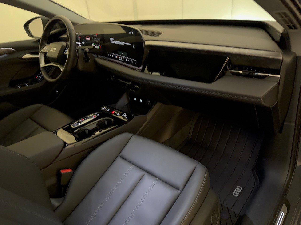 Certified 2025 Audi A6 e-tron Premium w/ Ultra Package AWD/4WD image 31
