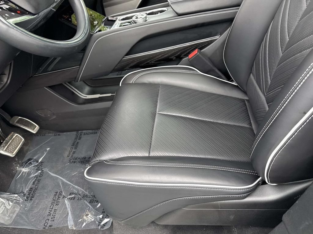 Certified 2026 Cadillac Vistiq Platinum w/ LPO, Floor Liner Package AWD/4WD image 30