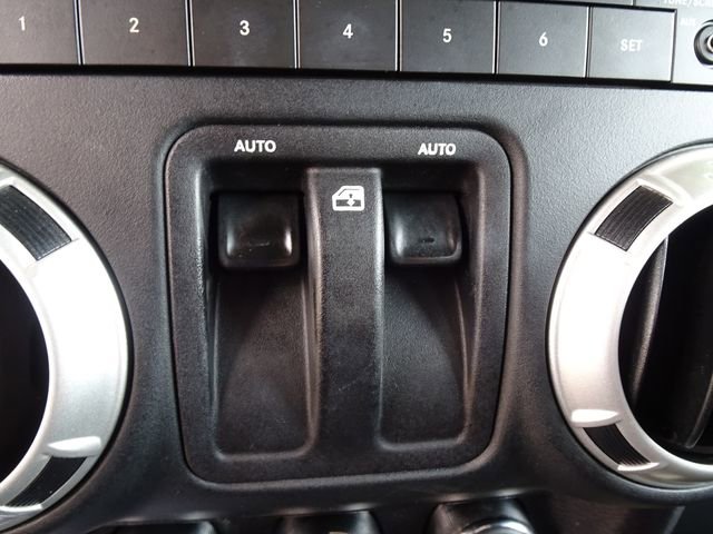 Used 2018 Jeep Wrangler Sahara image 16