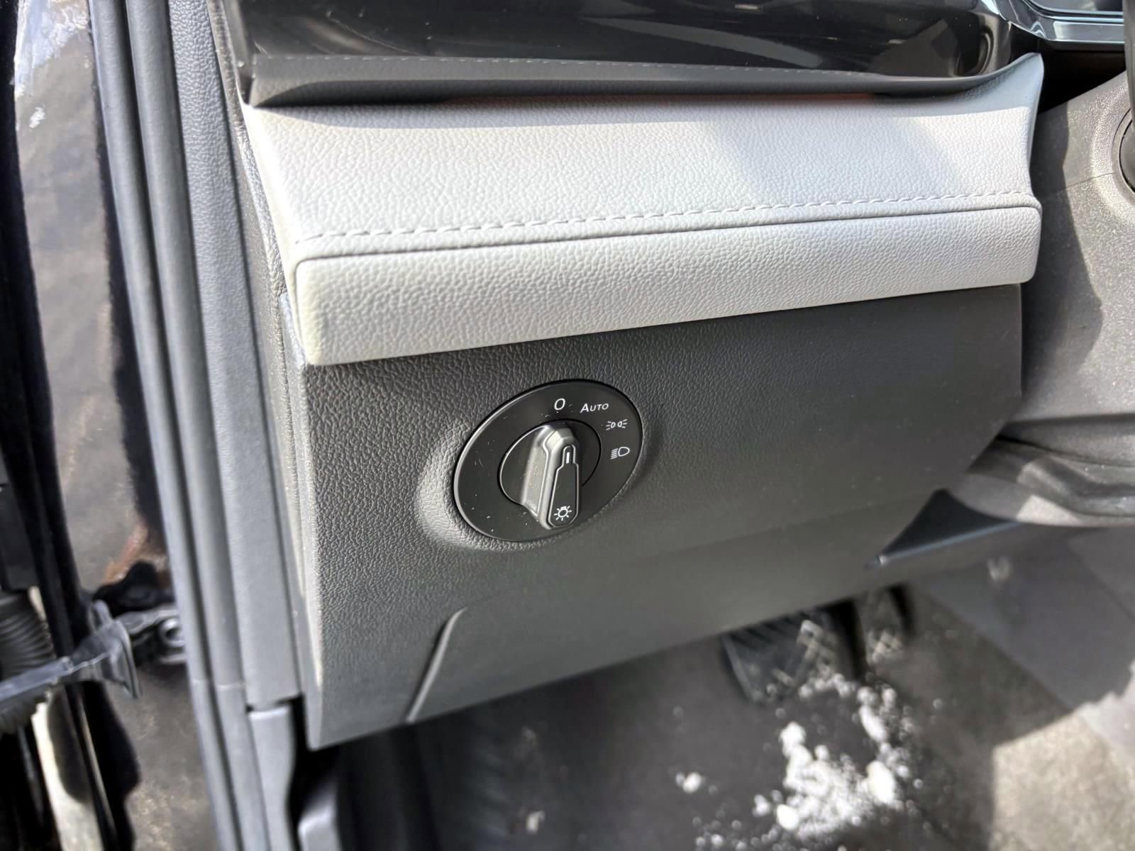 Used 2023 Volkswagen Taos SEL image 14