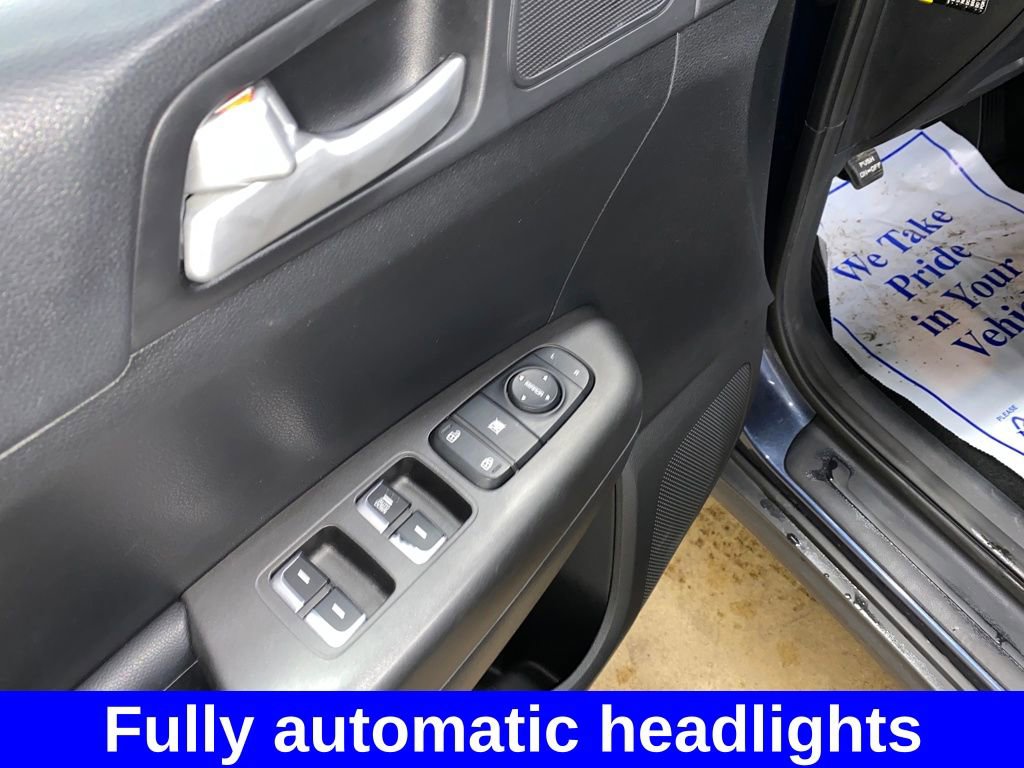 Used 2018 Kia Sportage LX image 9