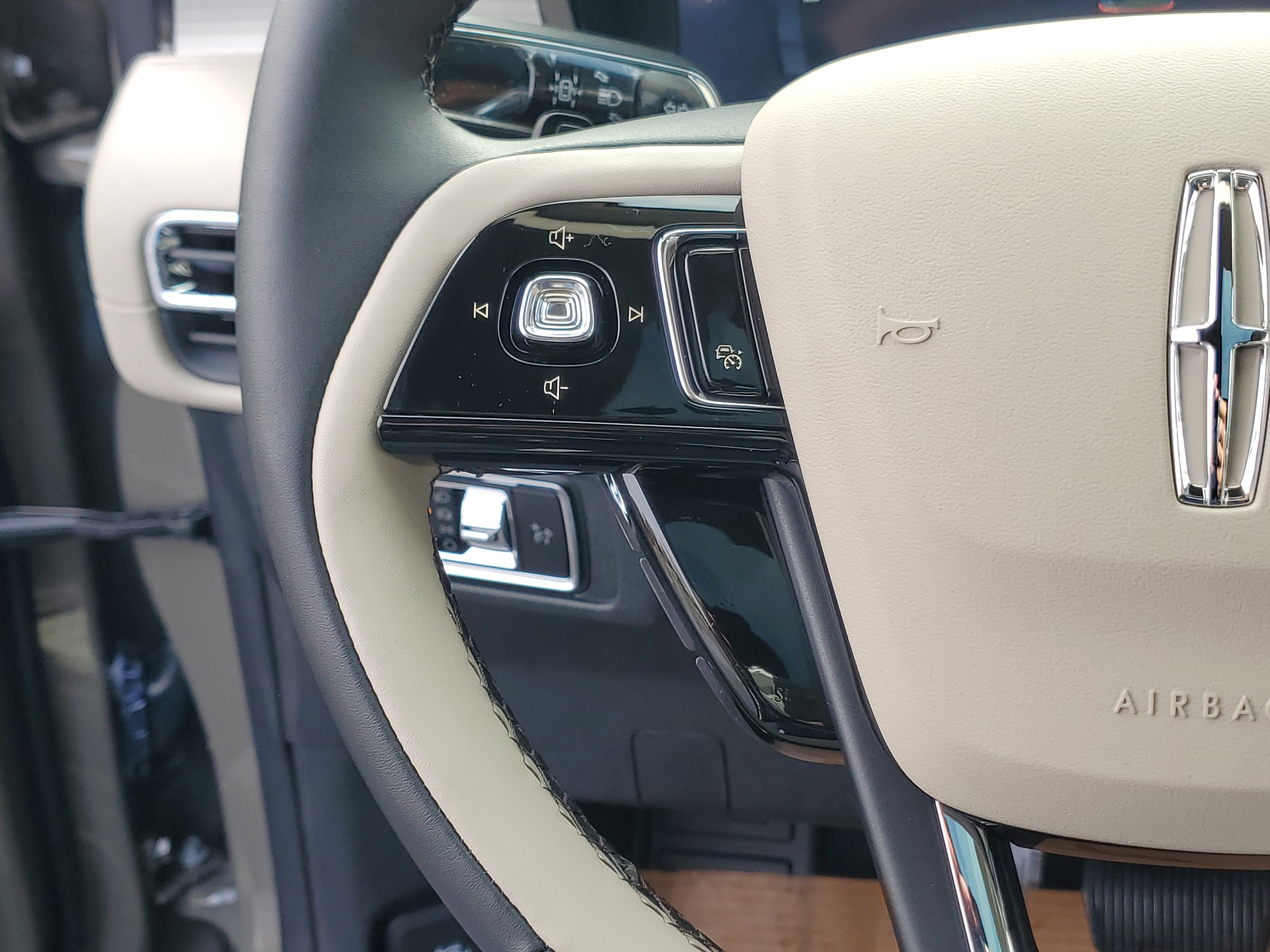 New 2026 Lincoln Corsair Premiere image 17