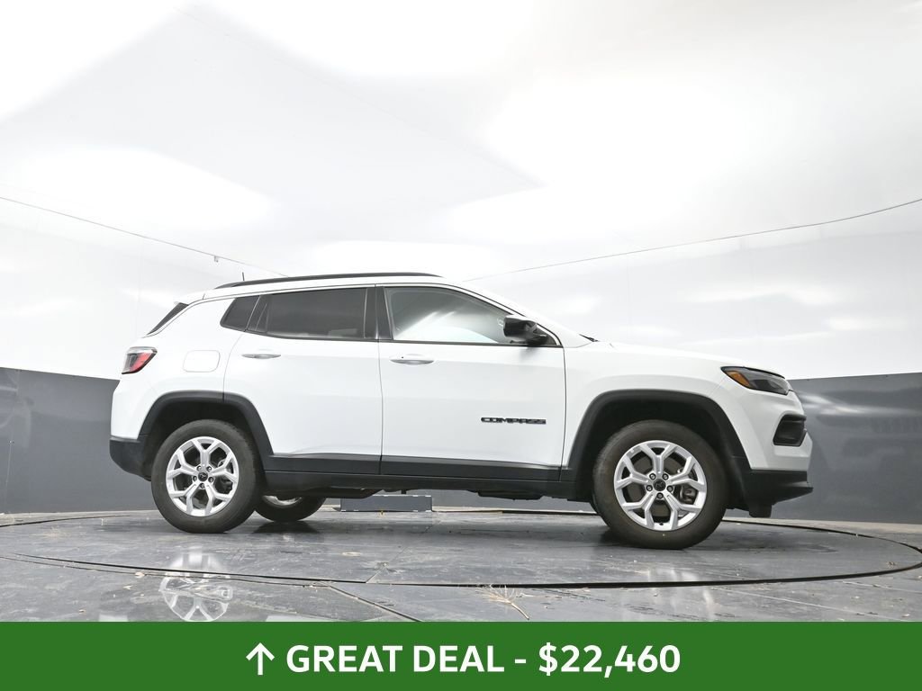 Used 2025 Jeep Compass Latitude image 26