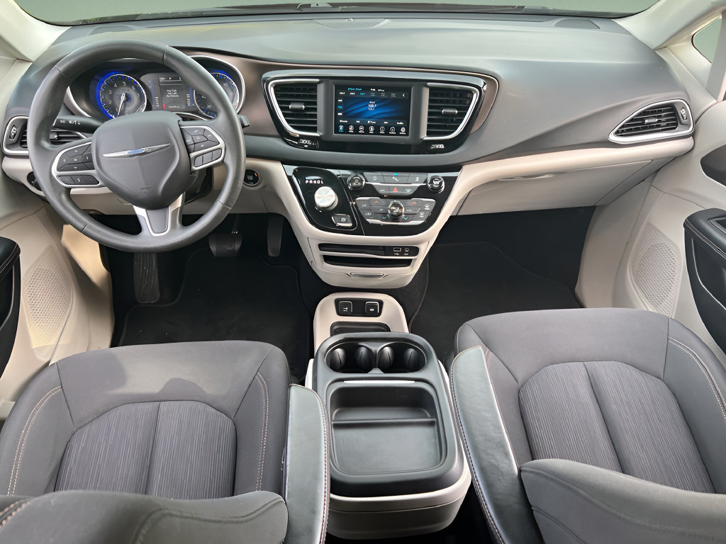 Used 2018 Chrysler Pacifica Touring Plus w/ Tire & Wheel Group FWD image 18