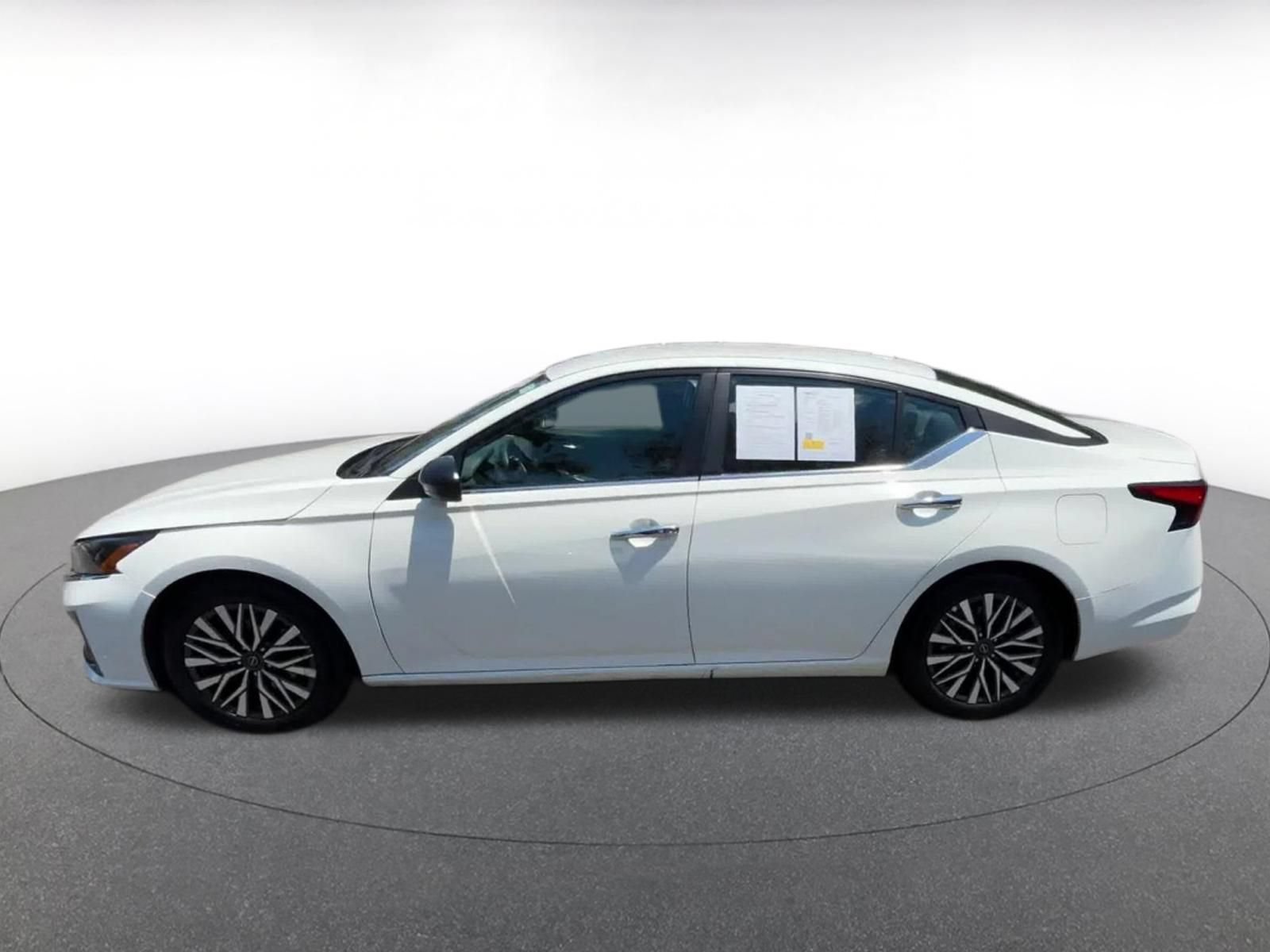 Used 2025 Nissan Altima 2.5 SV FWD image 9