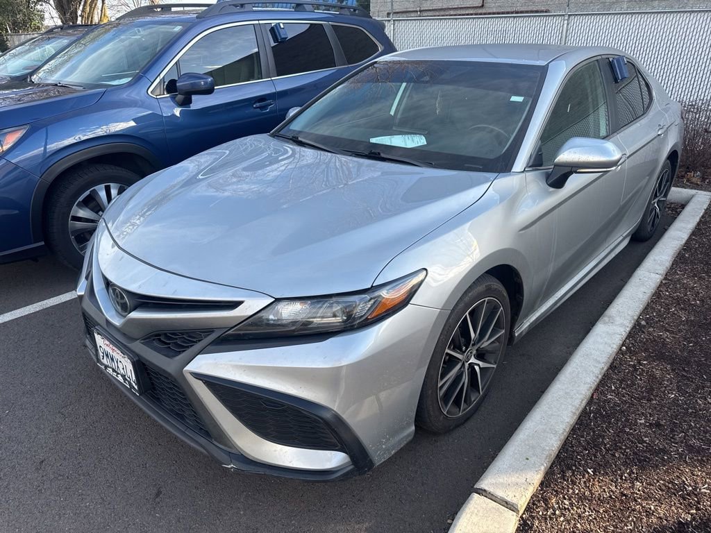 Used 2021 Toyota Camry SE image 1