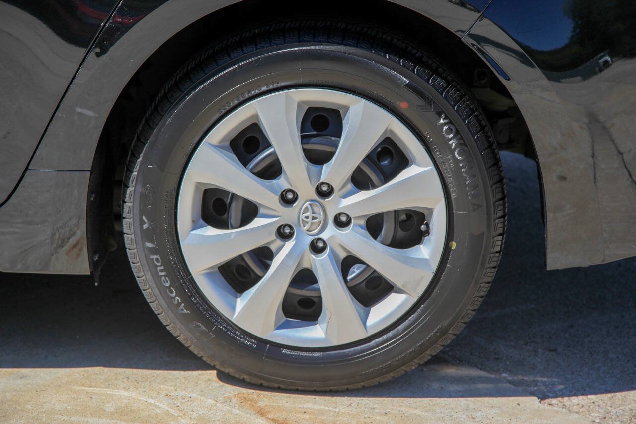 Used 2021 Toyota Corolla LE FWD image 11