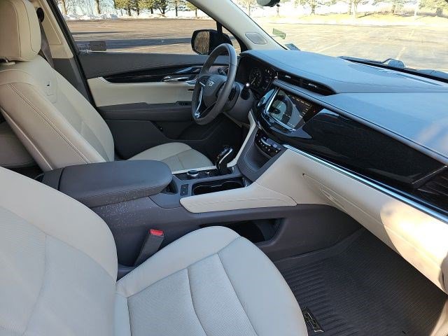 Used 2024 Cadillac XT6 Premium Luxury w/ Technology Package AWD/4WD image 11