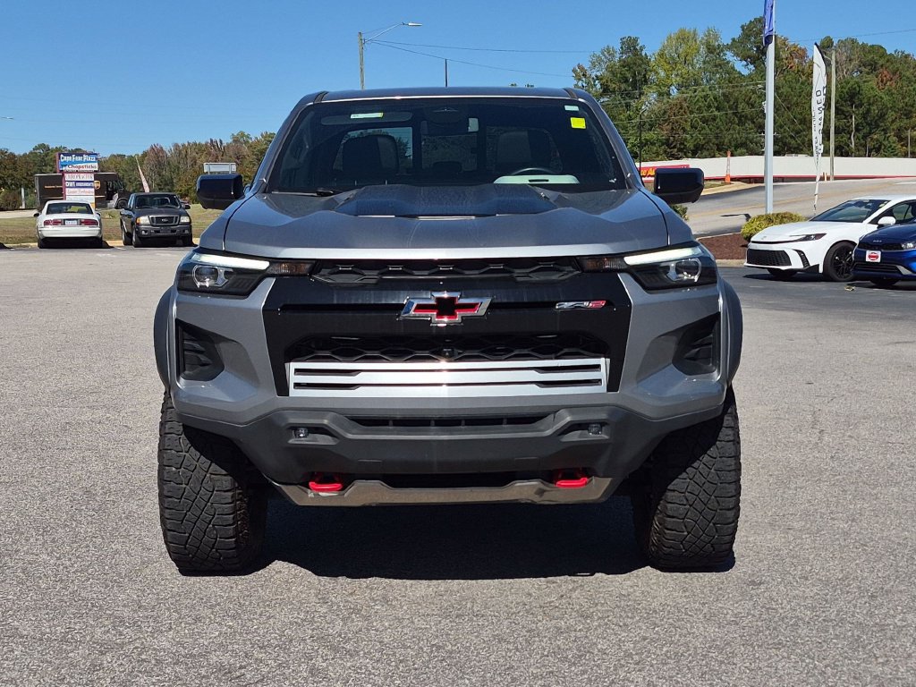 Used 2025 Chevrolet Colorado ZR2 w/ Technology Package AWD/4WD image 9