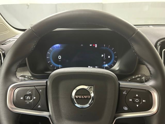 Used 2025 Volvo XC40 B5 Core AWD/4WD image 14