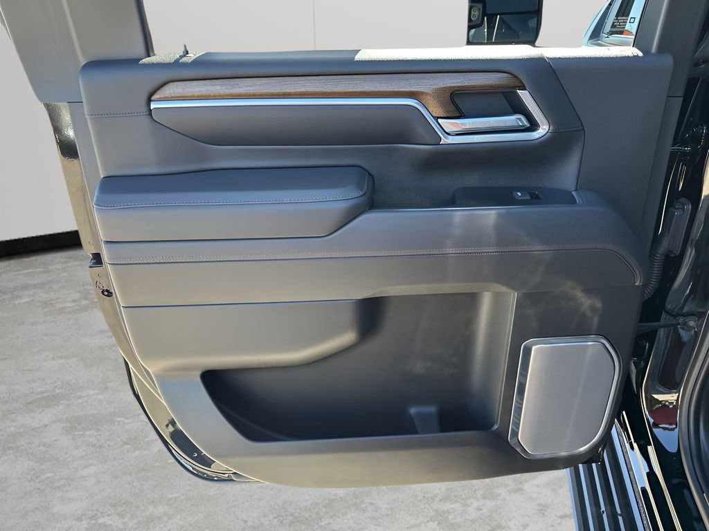 Used 2025 Chevrolet Silverado 2500 High Country w/ High Country Premium Package image 17