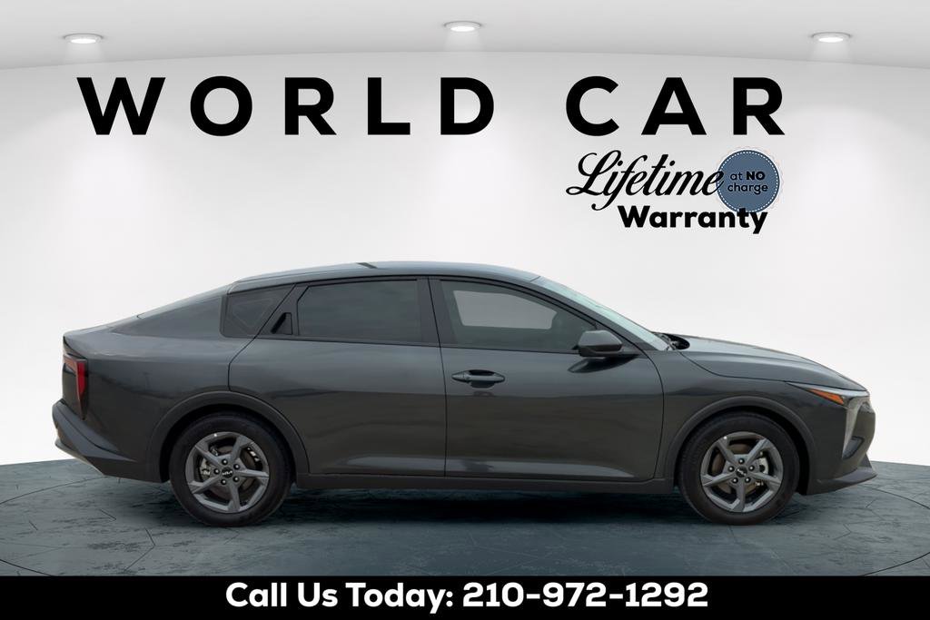 Certified 2025 Kia K4 image 2