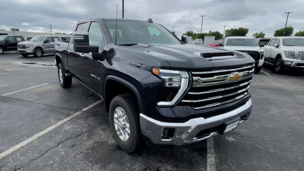Used 2024 Chevrolet Silverado 2500 LTZ AWD/4WD image 4