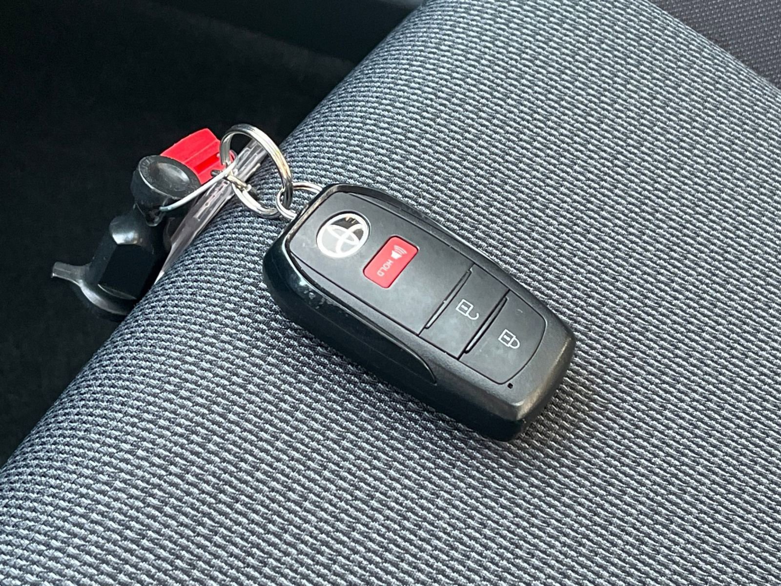 Used 2025 Toyota Prius LE image 22