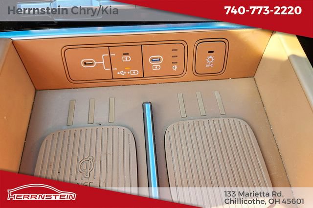 Used 2025 Hyundai Santa Fe Limited AWD/4WD image 21