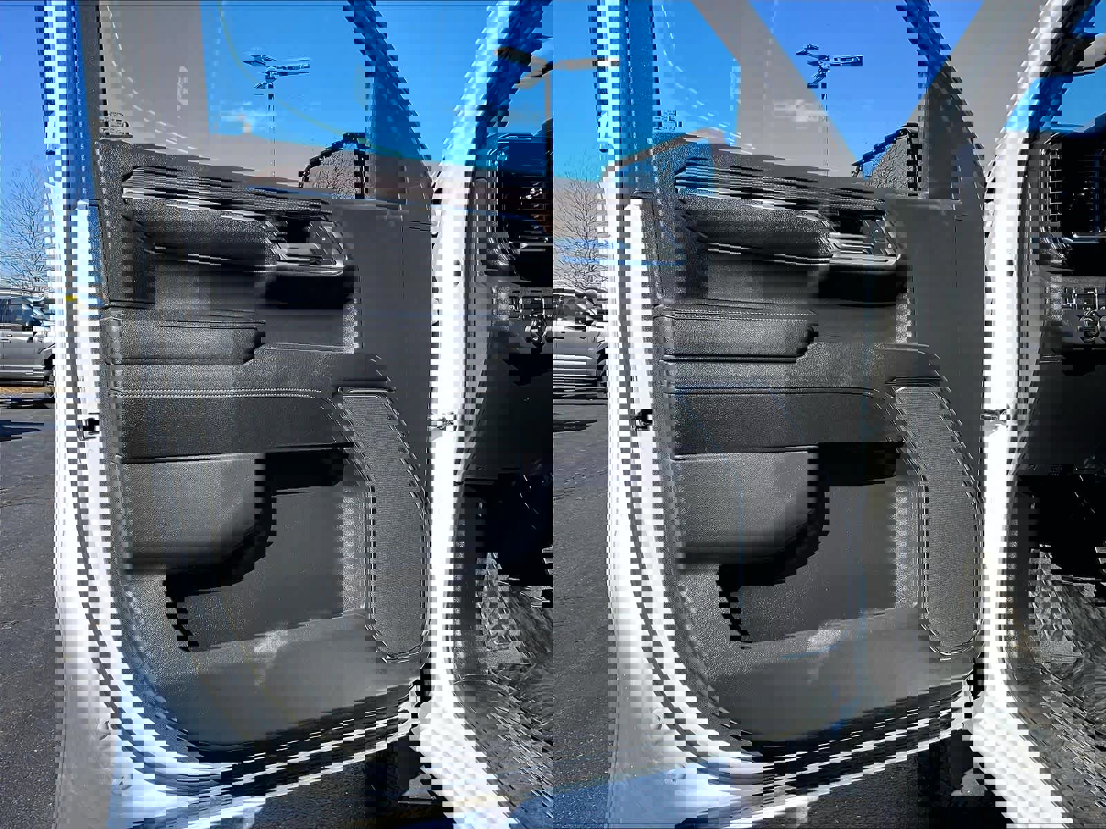 Used 2023 Chevrolet Silverado 1500 LT image 9