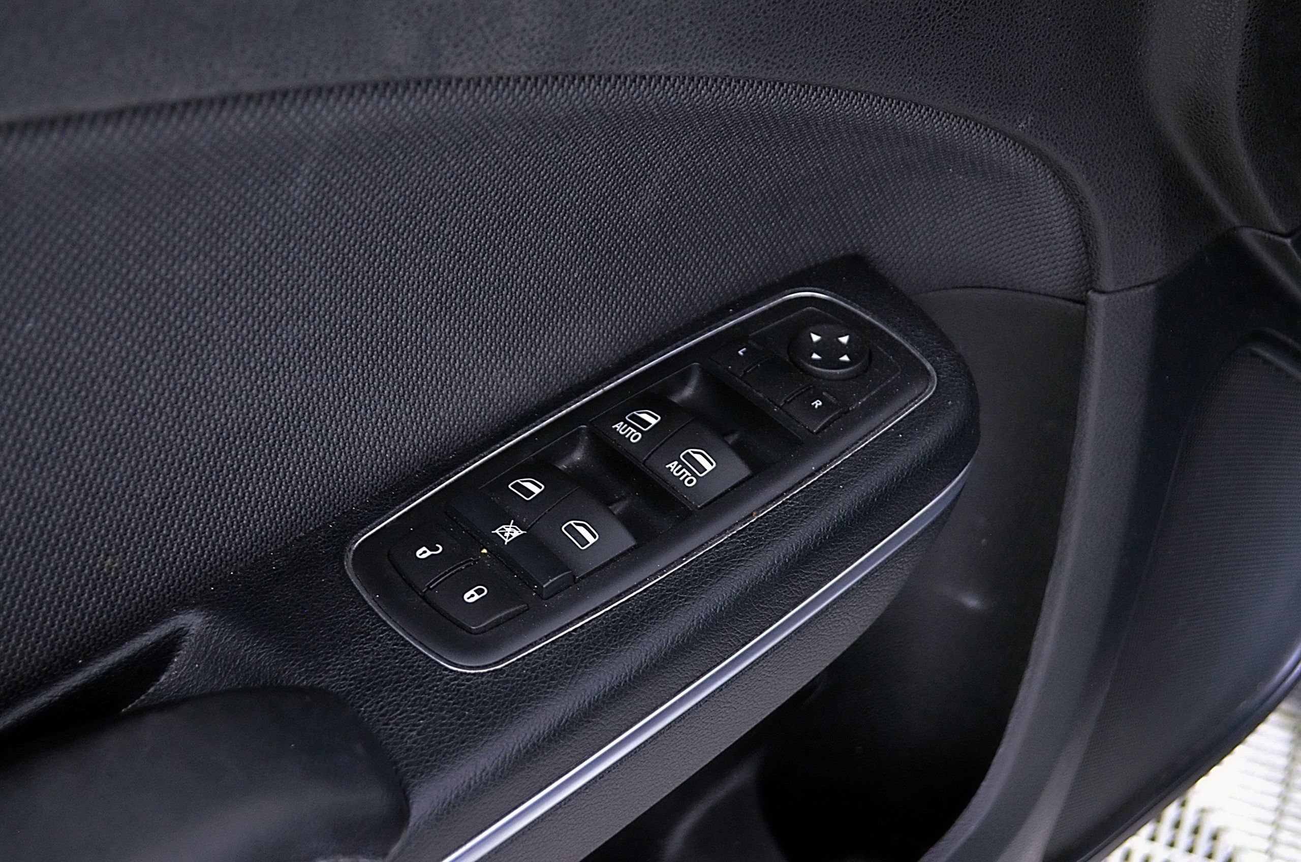 Used 2016 Dodge Charger SE RWD image 19