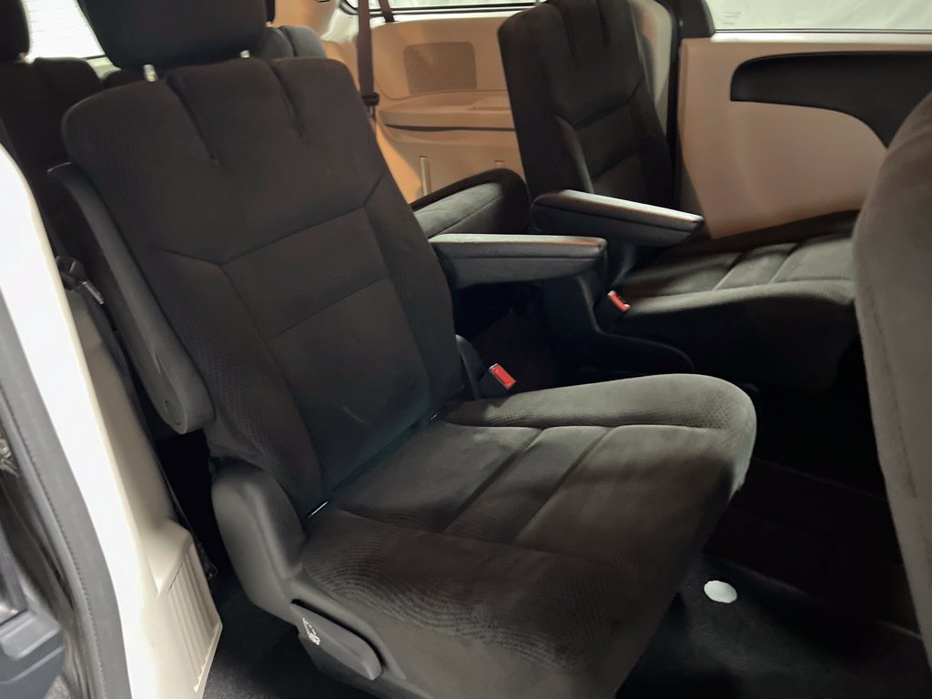 Used 2017 Dodge Grand Caravan SE FWD image 11