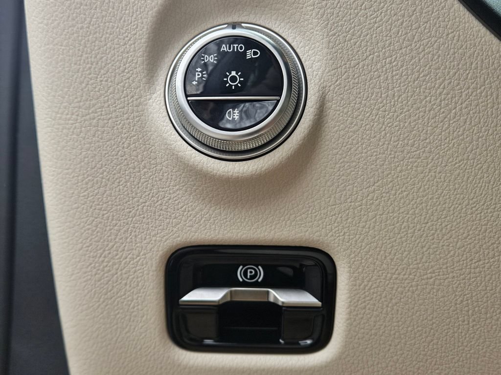 Certified 2026 Mercedes-Benz C 300 4MATIC Sedan image 22