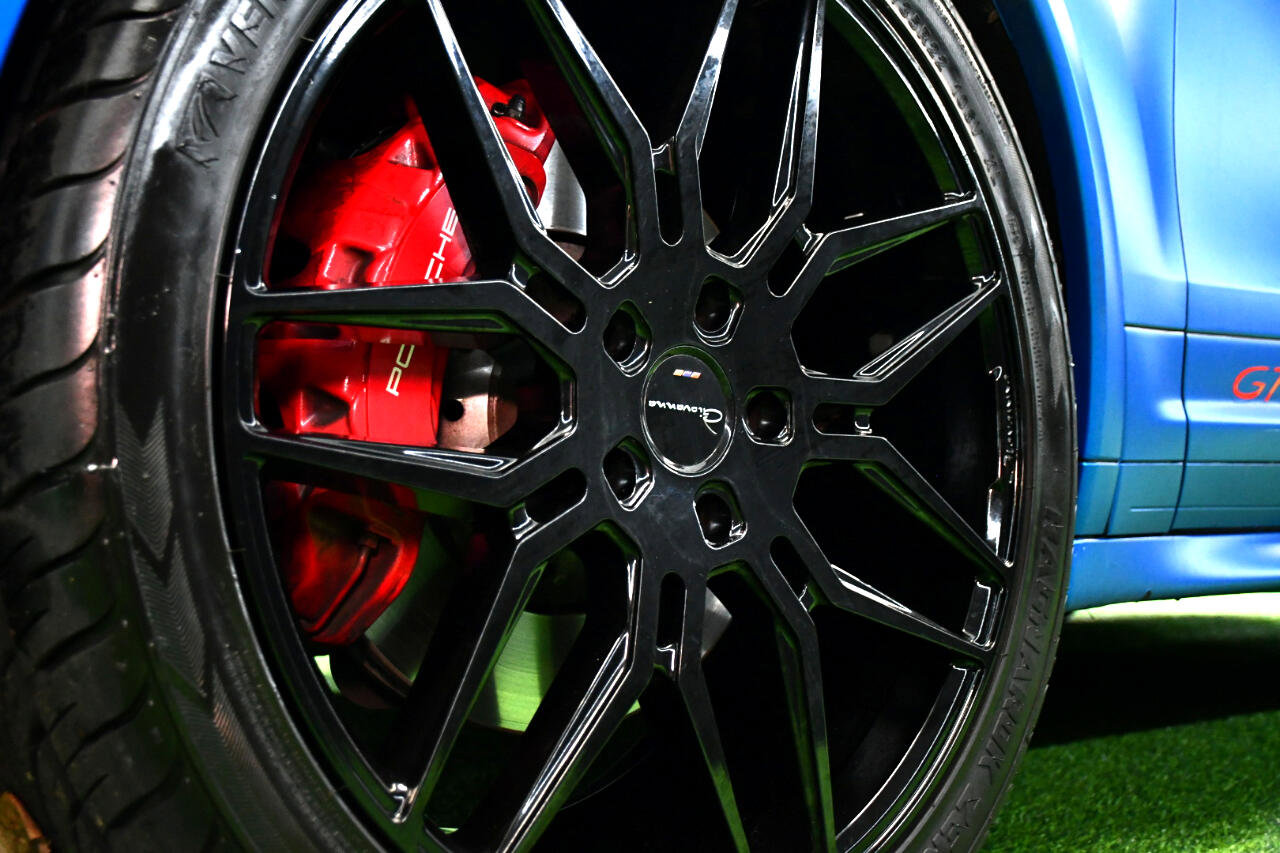 Used 2017 Porsche Cayenne GTS image 10