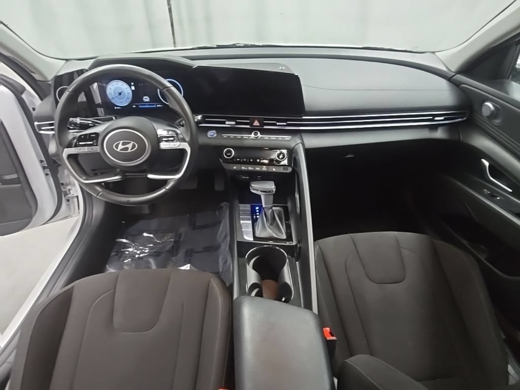 Used 2025 Hyundai Elantra SEL FWD image 37