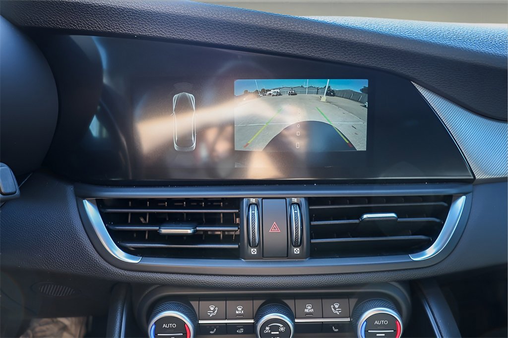 New 2025 Alfa Romeo Giulia w/ Driving Assist Package image 15