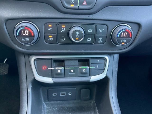 Certified 2022 GMC Terrain SLE w/ Driver Convenience Package FWD image 28
