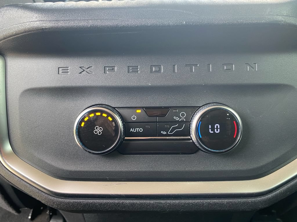 Used 2025 Ford Expedition Active AWD/4WD image 37