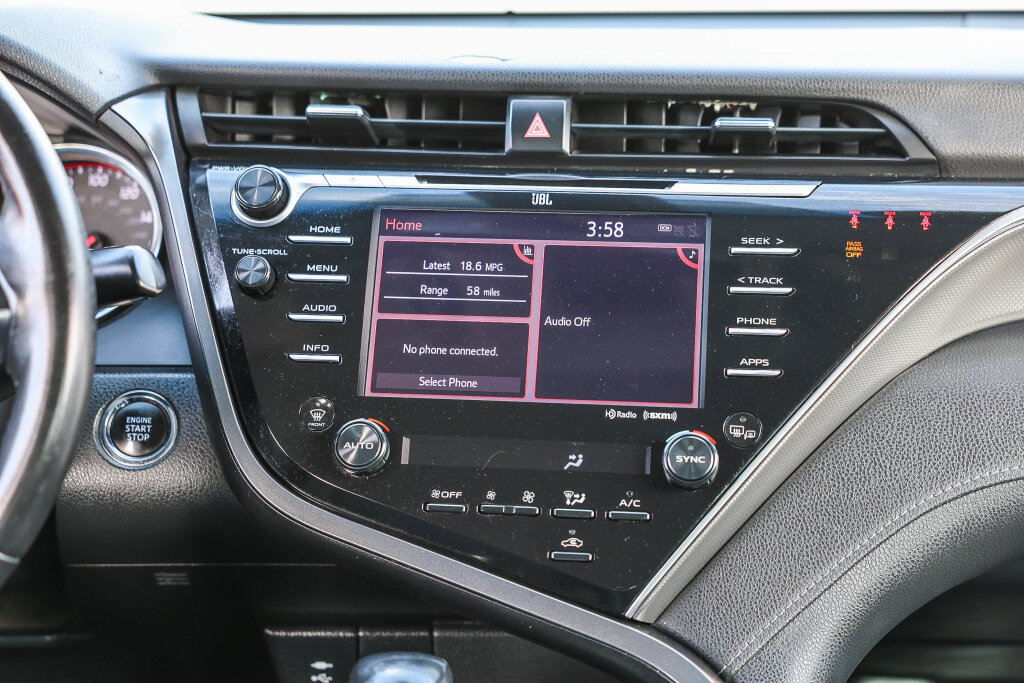 Used 2018 Toyota Camry XSE FWD image 3
