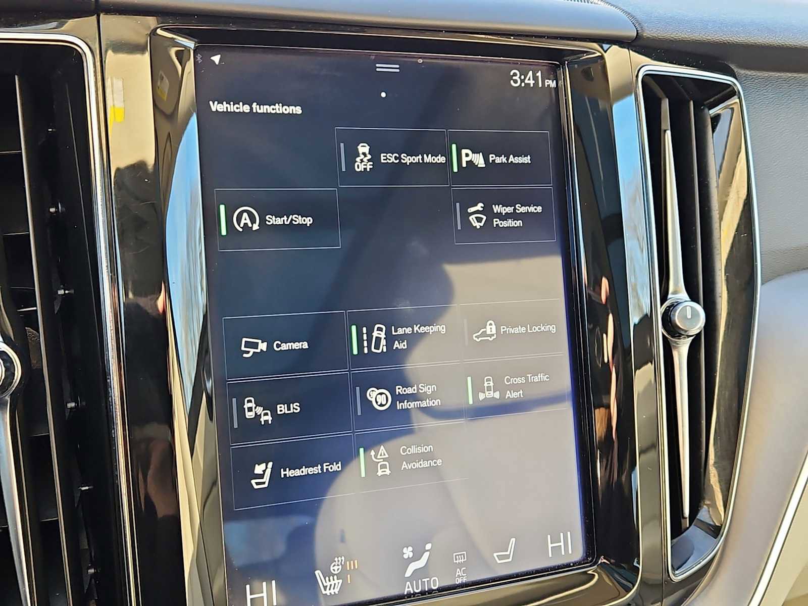 Used 2020 Volvo XC60 T6 Momentum w/ Protection Package Premier image 18