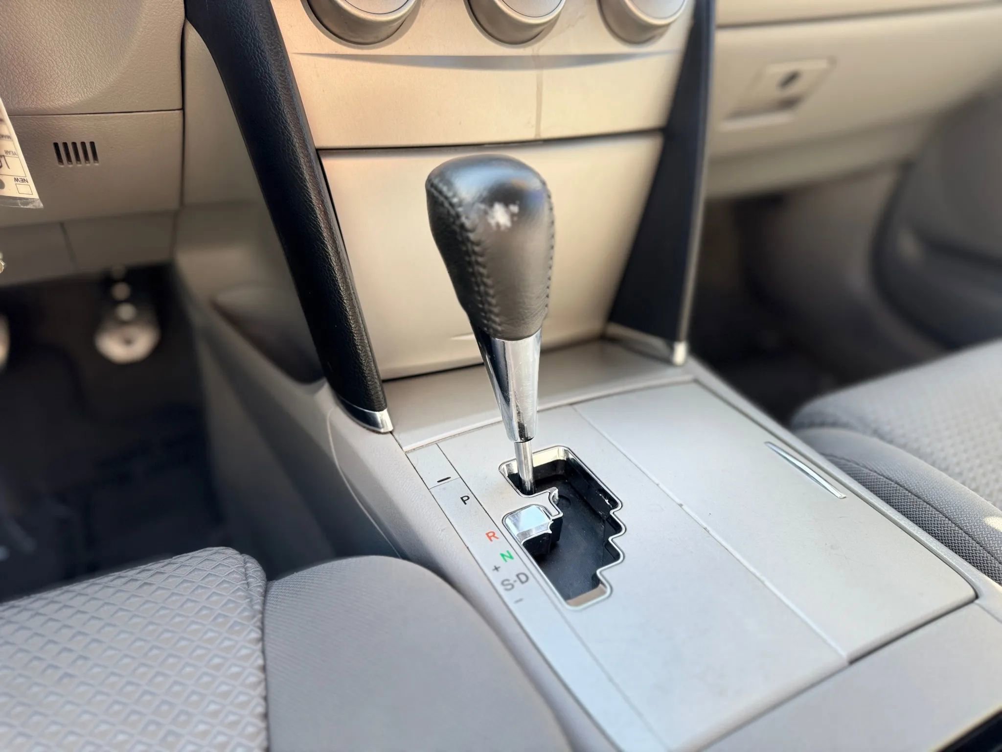 Used 2011 Toyota Camry SE w/ Fleet Convenience Pkg FWD image 26
